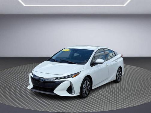 Blizzard Pearl 2017 Toyota Prius Prime Plus