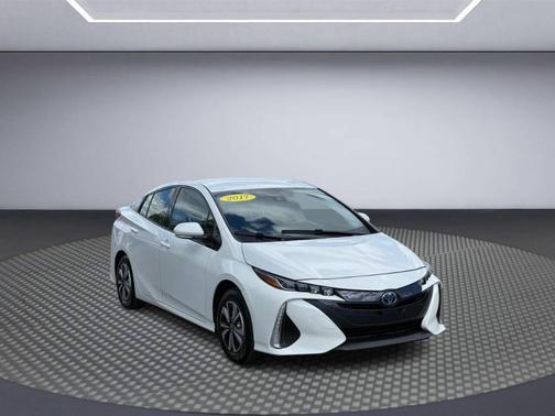 Blizzard Pearl 2017 Toyota Prius Prime Plus
