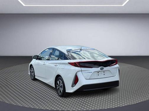 Blizzard Pearl 2017 Toyota Prius Prime Plus