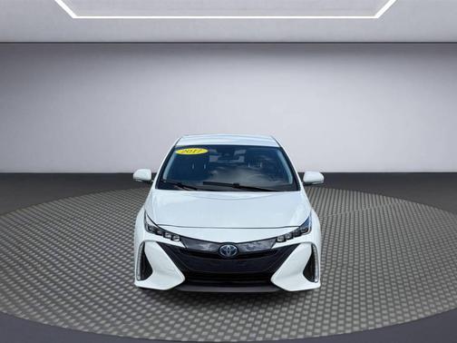 Blizzard Pearl 2017 Toyota Prius Prime Plus