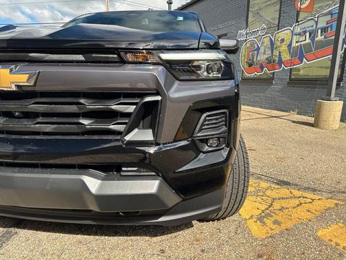 Black 2026 Chevrolet Colorado LT