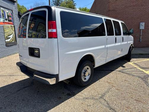 Summit White 2024 Chevrolet Express 3500 RWD 3500 Extended Wheelbase LT