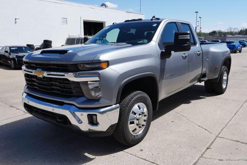 Sterling Gray Metallic 2026 Chevrolet Silverado 3500 LT