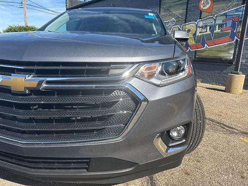 Satin Steel Metallic 2019 Chevrolet Traverse LT Cloth