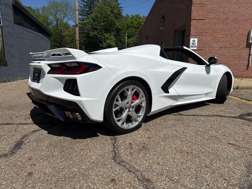 Arctic White 2021 Chevrolet Corvette Stingray w/3LT