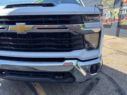 Summit White 2025 Chevrolet Silverado 2500 LT