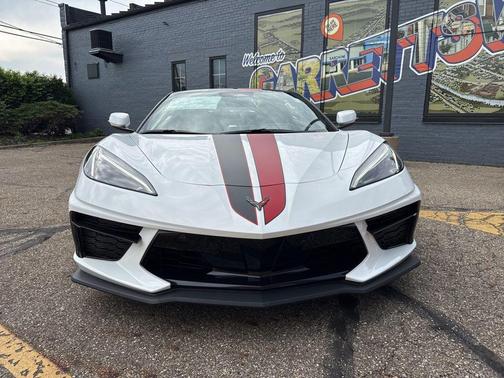 Arctic White 2026 Chevrolet Corvette Stingray w/1LT
