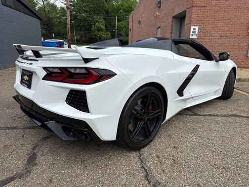 Arctic White 2026 Chevrolet Corvette Stingray w/1LT