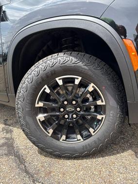 Mosaic Black Metallic 2026 Chevrolet Traverse AWD Z71
