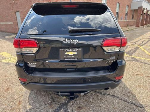 Diamond Black Crystal Pearlcoat 2020 Jeep Grand Cherokee Laredo