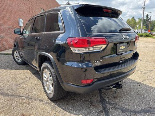Diamond Black Crystal Pearlcoat 2020 Jeep Grand Cherokee Laredo