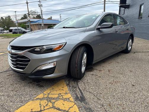 Sterling Gray Metallic 2023 Chevrolet Malibu 1LS