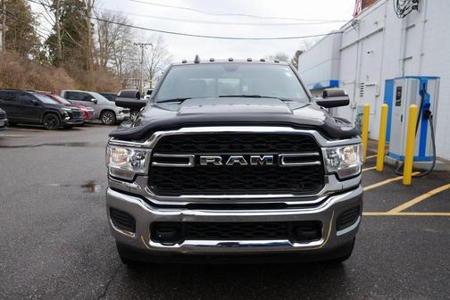 2022 RAM 3500 Tradesman Crew Cab 4x4 8' Box