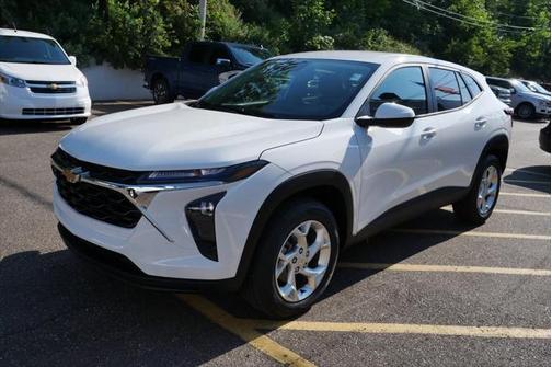 2025 Chevrolet Trax LS