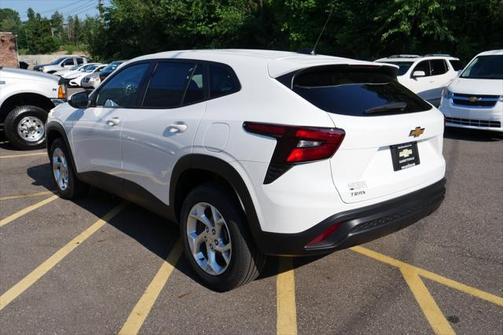 2025 Chevrolet Trax LS