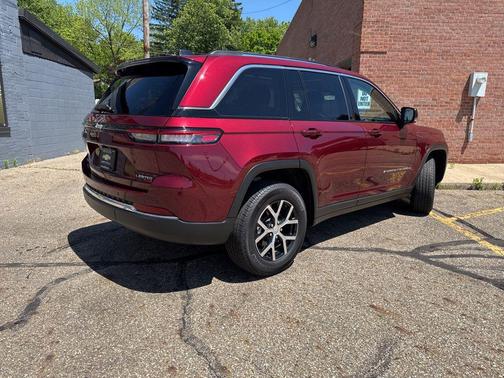 Velvet Red Pearlcoat 2023 Jeep Grand Cherokee Limited