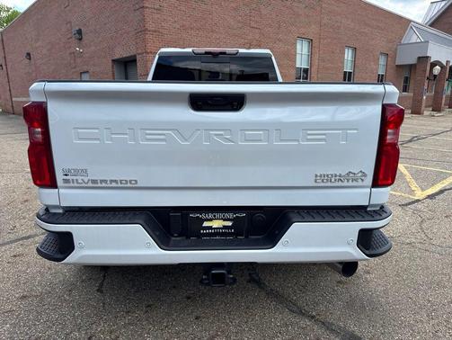 Polar White Tricoat 2026 Chevrolet Silverado 3500 High Country