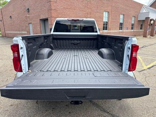 Polar White Tricoat 2026 Chevrolet Silverado 3500 High Country