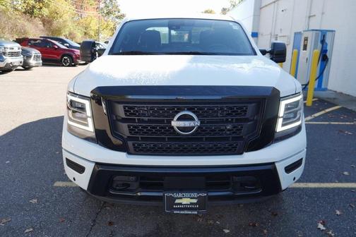 2023 Nissan Titan SV
