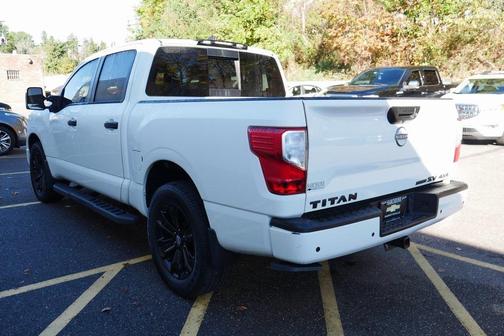 2023 Nissan Titan SV
