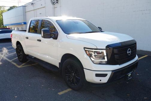 2023 Nissan Titan SV