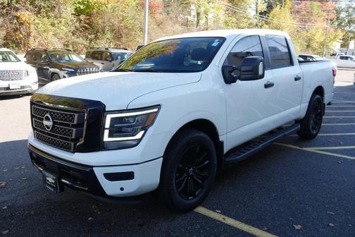 2023 Nissan Titan SV