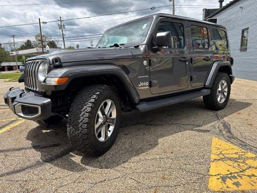 Granite Crystal Metallic Clearcoat 2018 Jeep Wrangler Unlimited Sahara