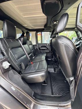Granite Crystal Metallic Clearcoat 2018 Jeep Wrangler Unlimited Sahara