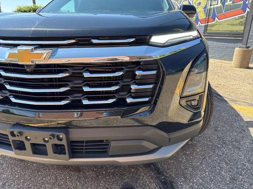 Mosaic Black Metallic 2025 Chevrolet Equinox 1LT