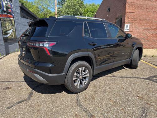 Mosaic Black Metallic 2025 Chevrolet Equinox 1LT