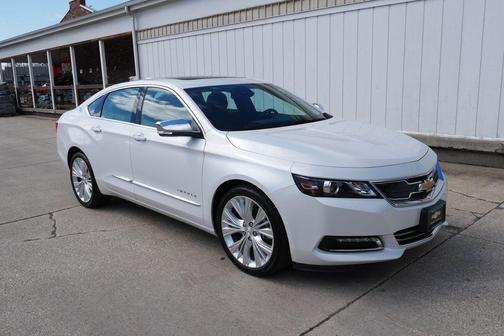 Iridescent Pearl Tricoat 2018 Chevrolet Impala 2LZ