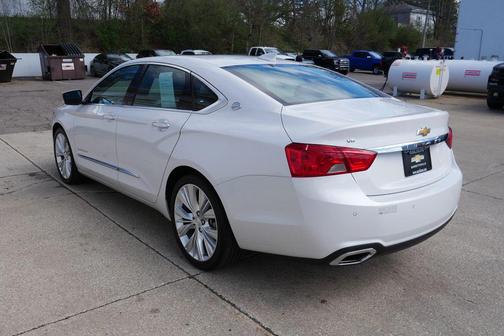 Iridescent Pearl Tricoat 2018 Chevrolet Impala 2LZ