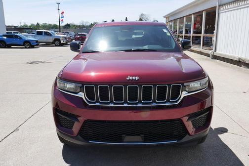 Velvet Red Pearlcoat 2025 Jeep Grand Cherokee Laredo