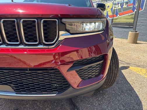 Velvet Red Pearlcoat 2025 Jeep Grand Cherokee Laredo