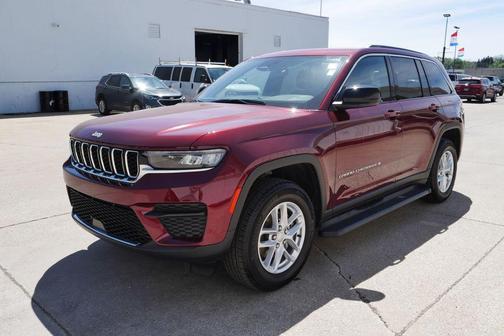 Velvet Red Pearlcoat 2025 Jeep Grand Cherokee Laredo