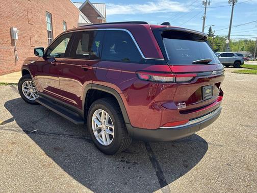 Velvet Red Pearlcoat 2025 Jeep Grand Cherokee Laredo