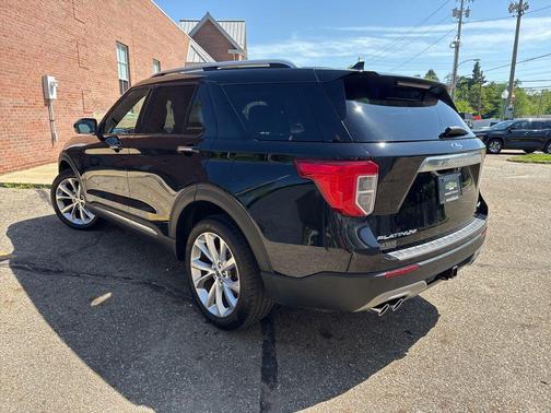 Agate Black Metallic 2022 Ford Explorer Platinum