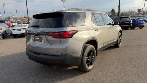 Sterling Gray Metallic 2023 Chevrolet Traverse LT Cloth