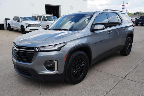 Sterling Gray Metallic 2023 Chevrolet Traverse LT Cloth