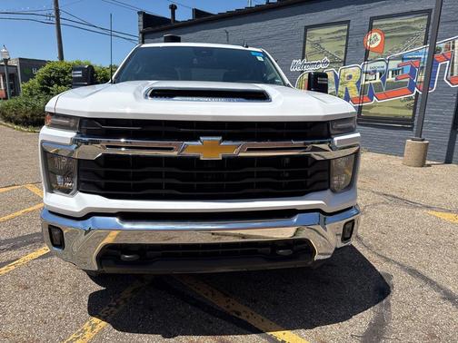Summit White 2025 Chevrolet Silverado 2500 LT