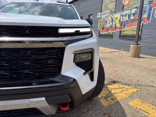 Polar White Tricoat 2026 Chevrolet Traverse AWD Z71