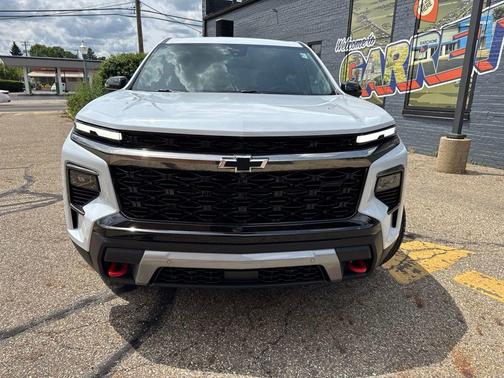Polar White Tricoat 2026 Chevrolet Traverse AWD Z71