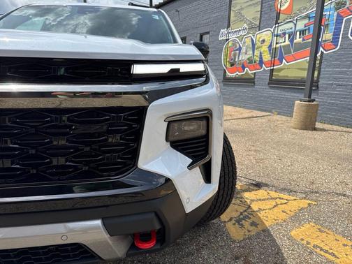 Polar White Tricoat 2026 Chevrolet Traverse AWD Z71
