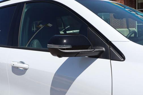 Polar White Tricoat 2026 Chevrolet Traverse AWD Z71