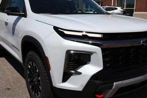 Polar White Tricoat 2026 Chevrolet Traverse AWD Z71