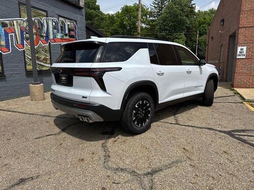 Polar White Tricoat 2026 Chevrolet Traverse AWD Z71