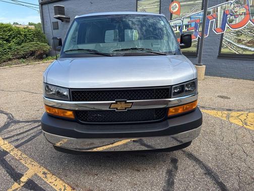 Silver Ice Metallic 2026 Chevrolet Express 3500 3500 Regular Wheelbase, WT, RWD