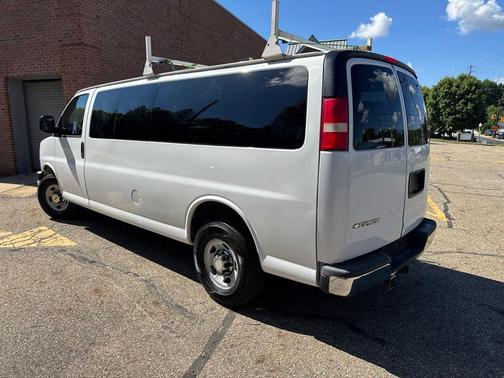Summit White 2013 Chevrolet Express 3500 LT
