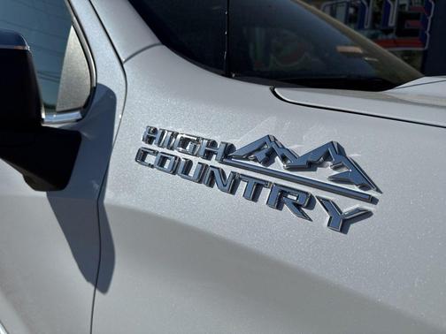 Polar White Tricoat 2026 Chevrolet Silverado 1500 High Country