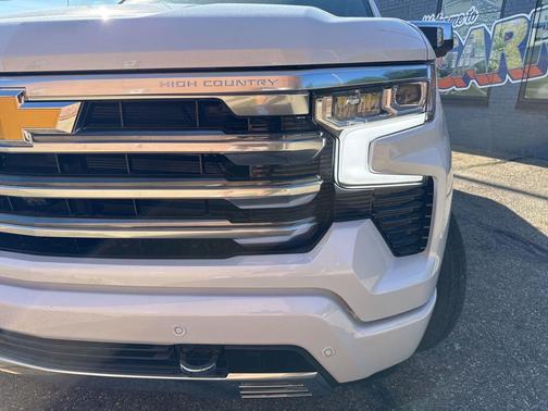Polar White Tricoat 2026 Chevrolet Silverado 1500 High Country
